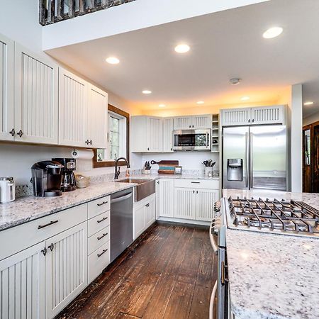 Luxe Appalachian Mountain Cabin With Hot Tub, Views Warrensville 외부 사진