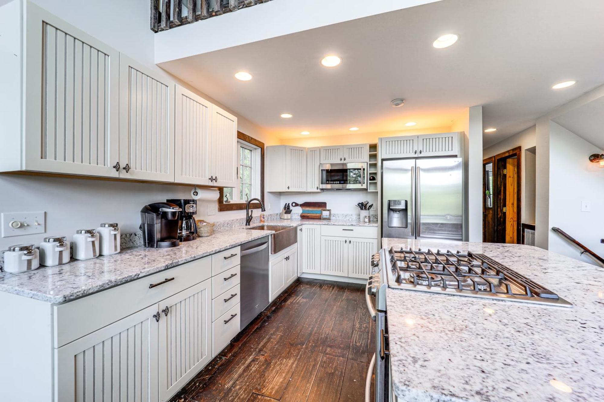Luxe Appalachian Mountain Cabin With Hot Tub, Views Warrensville 외부 사진