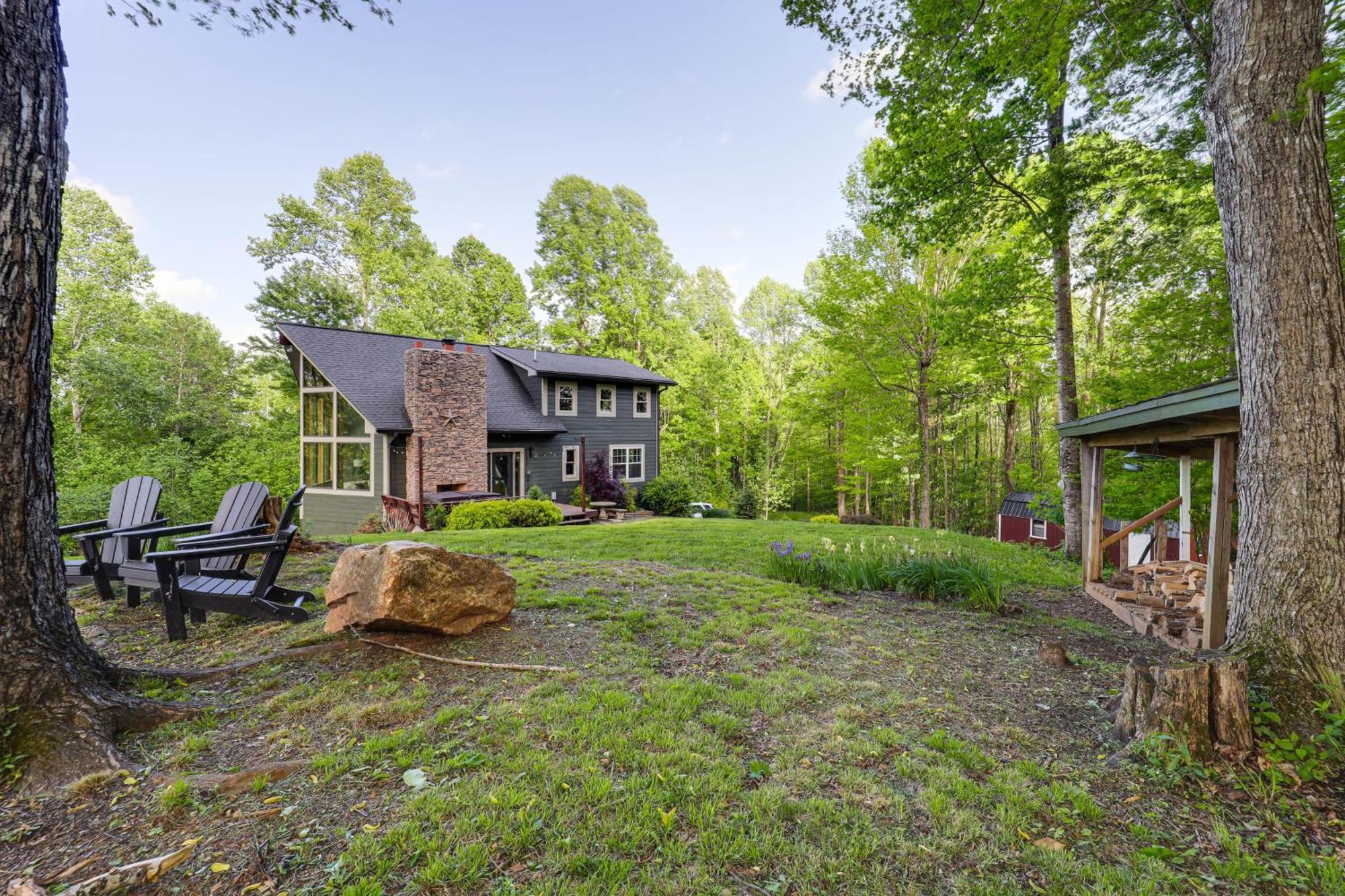 Luxe Appalachian Mountain Cabin With Hot Tub, Views Warrensville 외부 사진